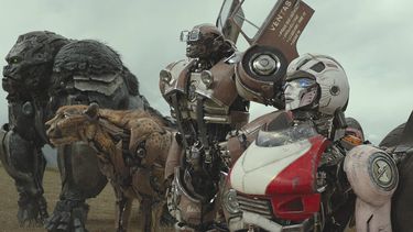 Esta imagen proporcionada por Paramount Pictures muestra Optimus Primal, Cheetor, Wheeljack y Arcee en una escena del filme&nbsp;Transformers: Rise of the Beasts.&nbsp;