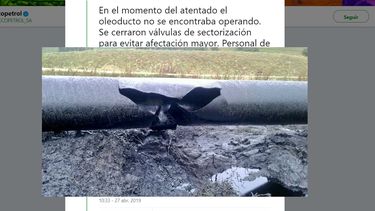 Captura de pantalla de la cuenta de Twitter de la compañía Ecopetrol donde se denuncia el atentado contra el oleoducto Trasandino en Colombia.