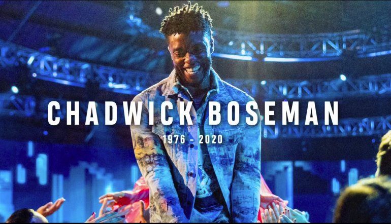 Una imagen del fallecido actor Chadwick Boseman en una pantalla durante un segmento en su honor en la ceremonia de los Premios MTV a los Videos Musicales.