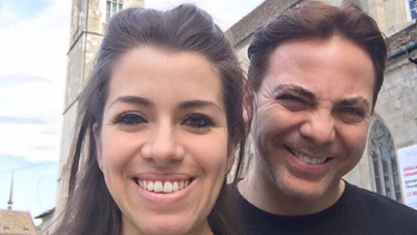 El cantante Cristian Castro junto a su esposa Carol Victoria Urban en su luna de miel en Suiza.&nbsp;