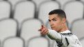Los goles de Cristiano, hasta ahora, se dividen en: 5 con el Sporting de Portugal, 118 con el Manchester United, 450 con el Real Madrid y 92 con la Juventus, es decir, 665 en clubes. A los que se suman las 102 dianas con los colores de Portugal. Los goles de Cristiano, hasta ahora, se dividen en: 5 con el Sporting de Portugal, 118 con el Manchester United, 450 con el Real Madrid y 92 con la Juventus, es decir, 665 en clubes. A los que se suman las 102 dianas con los colores de Portugal.