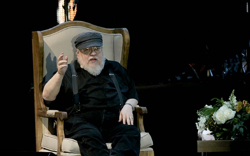 En esta foto de archivo tomada el 2 de diciembre de 2016, el escritor estadounidense George R.R Martin, autor de la serie de libros Game of Thrones, habla durante una conferencia en la Feria Internacional del Libro de Guadalajara en Guadalajara, México.&nbsp;&nbsp;