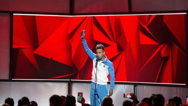 Ozuna ganó los reconocimientos a artista del año masculino y álbum latino del año por Odisea, mientras que la dominicana Natti Natasha, se proclamó vencedora en la categoría de artista del año femenina.