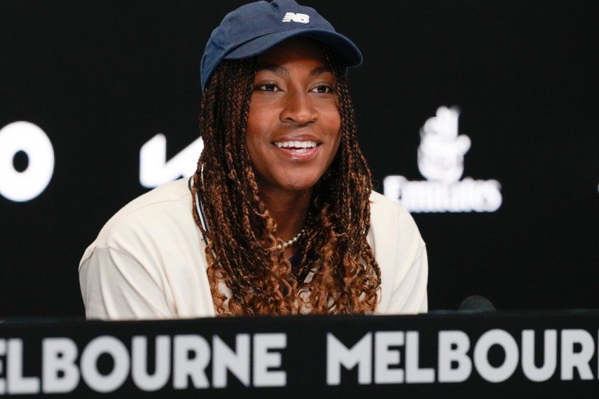 La estadounidense Coco Gauff reacciona durante la conferencia de prensa antes de iniciar el Abierto de Australia el viernes 12 de enero del 2024.&nbsp;