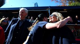 El expresidente Bill Clinton y su esposa, la exsecretaria de Estado Hillary Clinton, en la ciudad de Nueva York. El expresidente Bill Clinton y su esposa, la exsecretaria de Estado Hillary Clinton, en la ciudad de Nueva York.