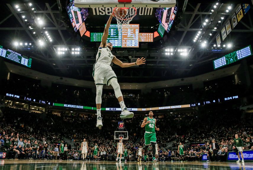 De nuevo, como ya sucedió en los tres partidos y triunfos anteriores, la figura de Antetokounmpo fue clave para que los Bucks dominasen de principio a fin y aseguraron el pase a las finales de conferencia por primera vez desde el 2001.