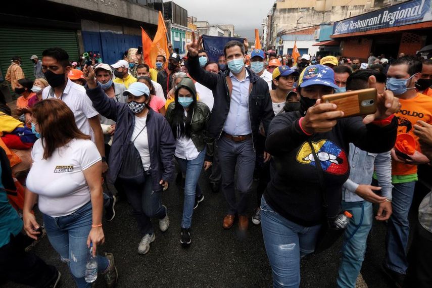 El presidente encargado de Venezuela, Juan Guaidó mantiene su campaña por promover la Consulta Popular. Este viernes visitó Los Teques.&nbsp;