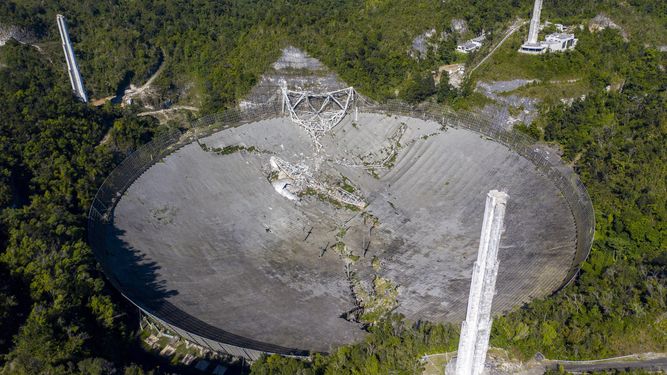 Imagen del telescopio de Arecibo en Puerto Rico.