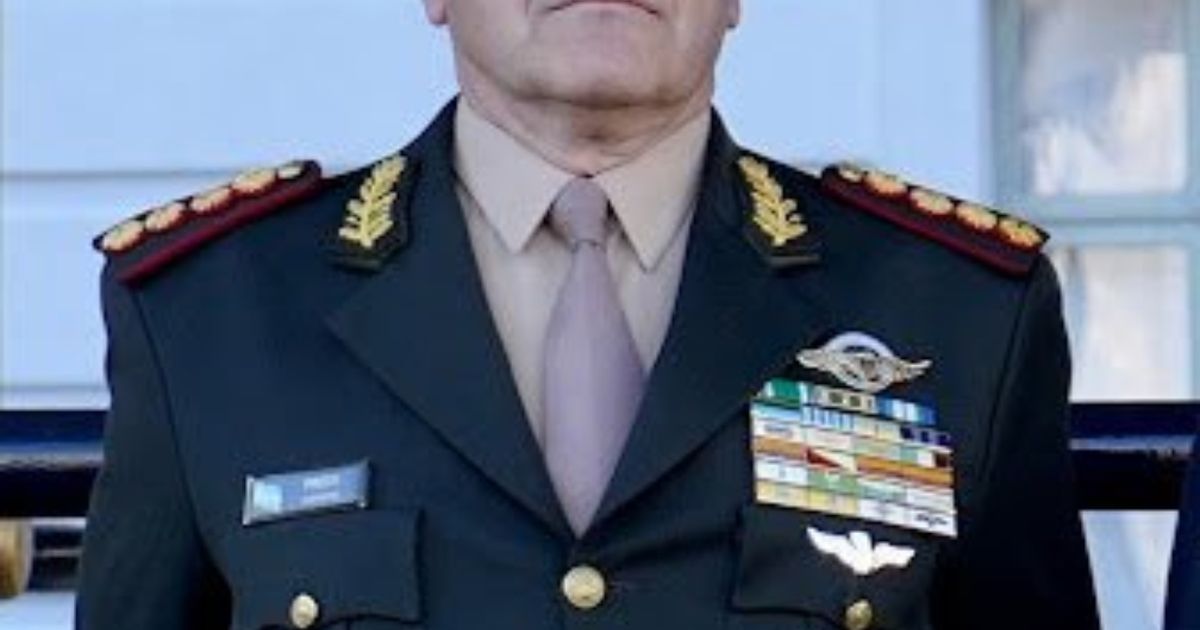 Milei nombra a un militar como ministro de Defensa, primera vez en democracia