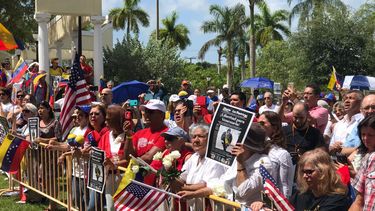 Miamenses manifiestan su solidaridad con la oposición en Venezuela.