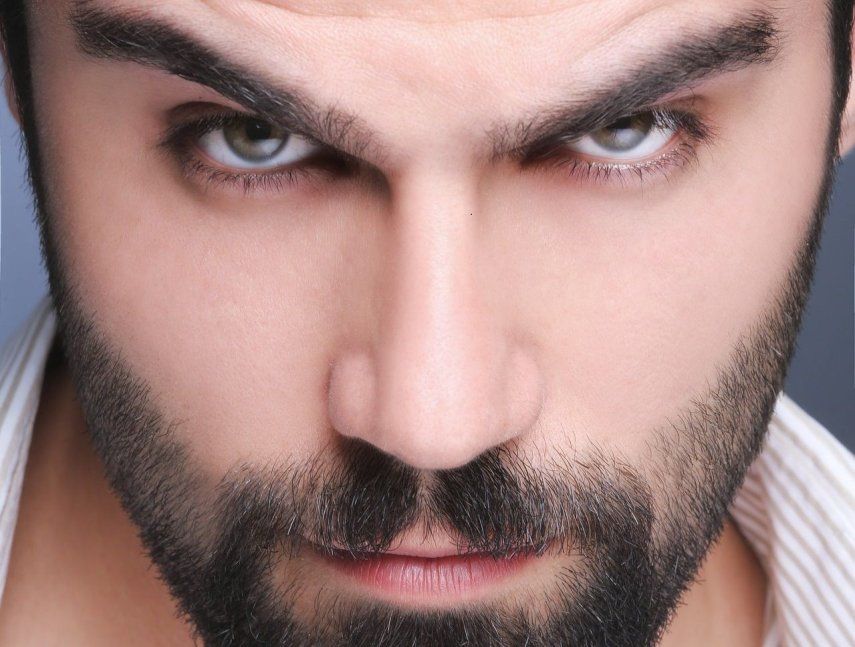 La técnica de masculinización facial con fillers permite lograr un rostro más atractivo y definido, realzando esos rasgos característicos de la masculinidad.