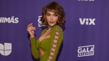 Migbelis Castellanos posa en la alfombra roja de la novena edición de los Latin AMAs el 25 de abril de 2024 en el MGM Grand Garden Arena de Las Vegas.