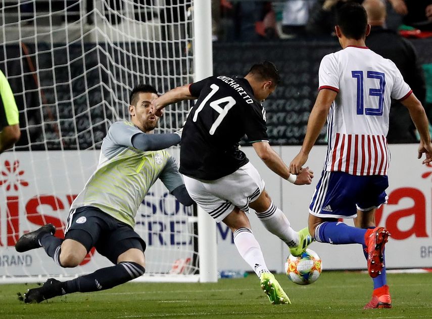 Futbolistas de México y Paraguay se enfrentan en un partido amistoso internacional en el Levis Stadium de Santa Clara, EEUU.&nbsp;