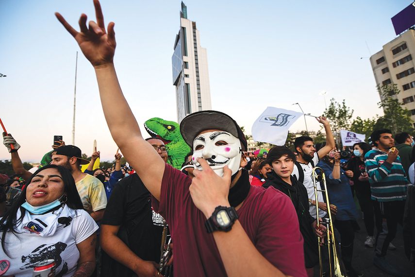 Simpatizantes del plebiscito manifiestan su apoyo en las calles de Santiago de Chile.