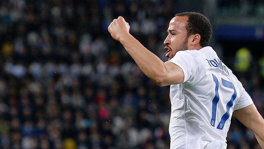 Andros Townsend de Inglaterra celebra su gol ante Italia (EFE)