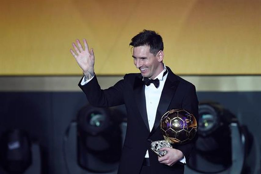 Messi es el gran ídolo del mundo del fútbol y lo ratificó al recibir el 41,33 de la votación al Balón de Oro. (EFE)