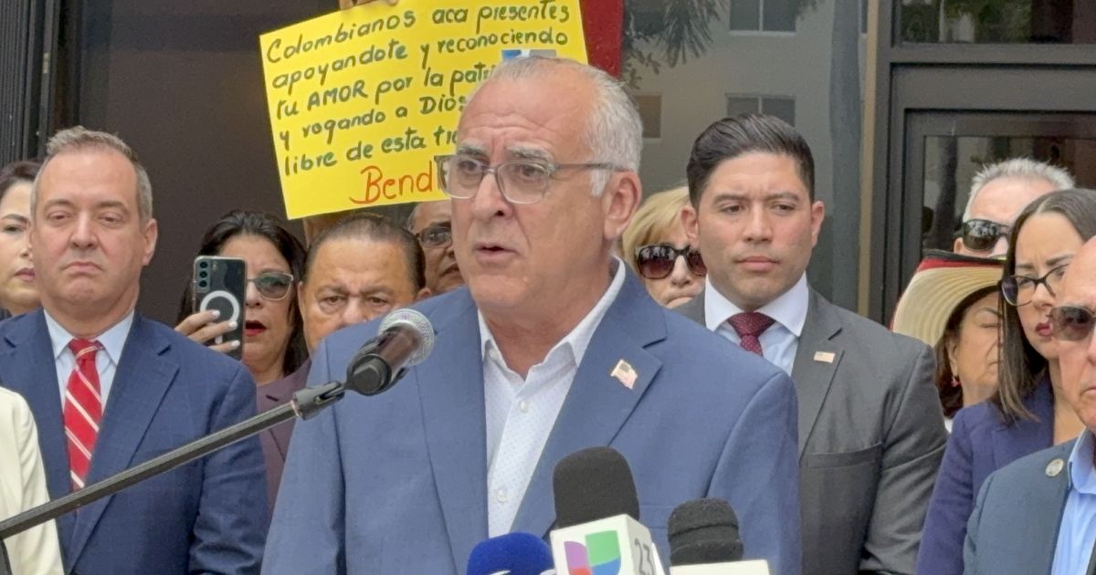 Florida denuncia persecución política contra expresidente Uribe en Colombia