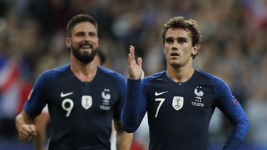 En la segunda mitad el principito respondió con un gol mágico y otro desde el punto penal.