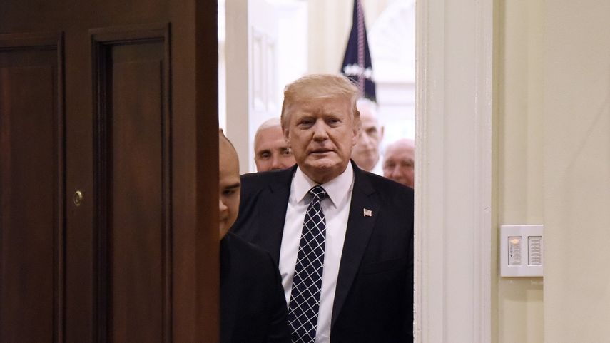 El presidente de EEUU, Donald J.&nbsp;Trump, llega este martes 25 de abril de 2017 a una reunión en el Salón Roosevelt de la Casa Blanca en Washington.