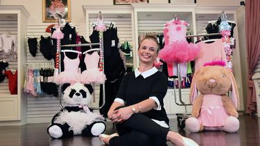 En la tienda se pueden adquirir varios atuendos para ballet