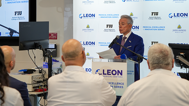 Benjamin Leon, Jr., fundador y presidente de Leon Medical Center.