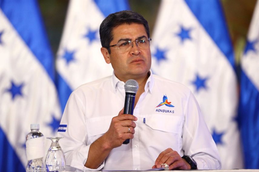 Según el último informe del TSE sobre las elecciones, antes de los dos escrutinios especiales, Juan Orlando Hernández obtuvo el 42,98% de los votos