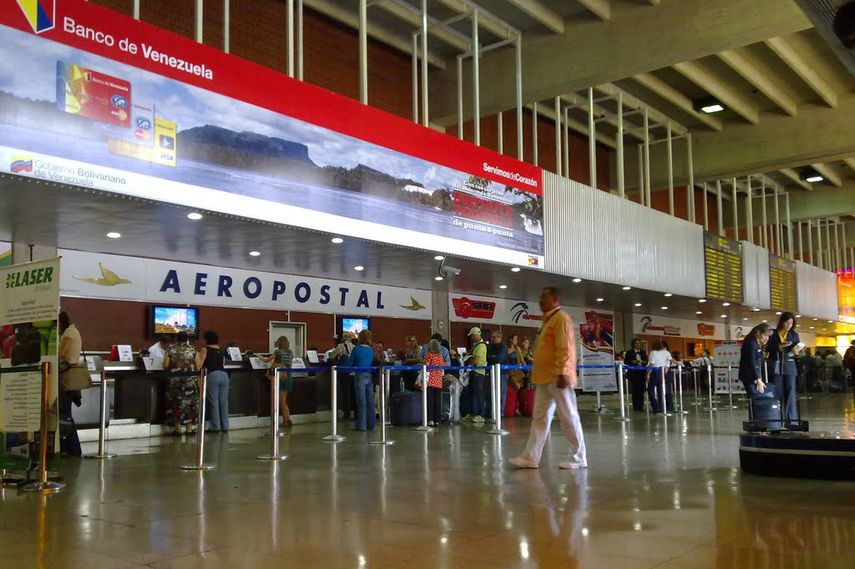 La falta de disponibilidad de pasajes aéreos para viajar al exterior es un dolor de cabeza para que los venezolanos puedan salir del país