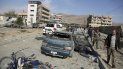 Personal de seguridad afgano acude al lugar de un atentado con coche bomba en Kabul, Afganistán. Personal de seguridad afgano acude al lugar de un atentado con coche bomba en Kabul, Afganistán.