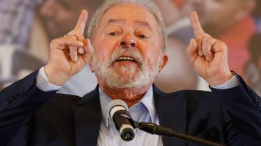 El expresidente brasileño Luiz Inácio Lula da Silva habla en la sede del Sindicato de Trabajadores Metalúrgicos en Sao Bernardo do Campo, estado de Sao Paulo, Brasil, el miércoles 10 de marzo de 2021, luego de que un juez anulara sus dos condenas por corrupción
