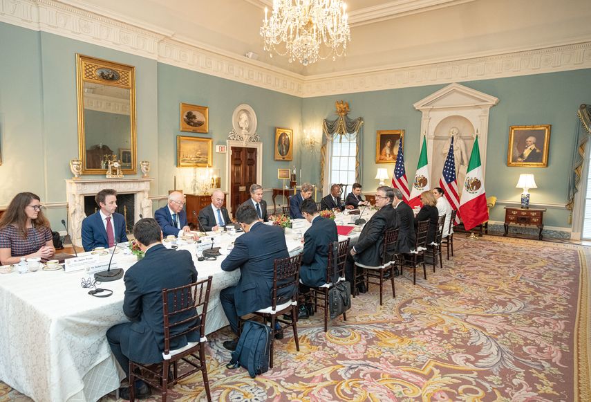 El secretario de Estado Antony Blinken y altos funcionarios de EEUU reunido el 13OCT22 en Washington con su homologo mexicano Marcelo Ebrard. Foto: Departamento de Estado.