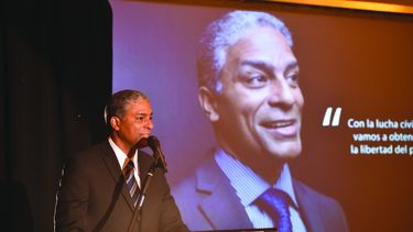 Oscar Elías Biscet durante su intervención en un encuentro con el exilio de Miami durante su visita en 2016. 
