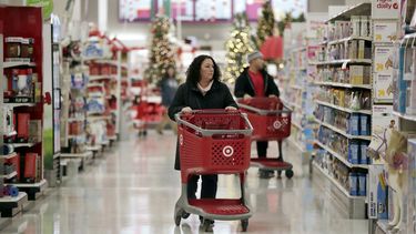 Clientes dentro de una de las tiendas de la cadena Target.