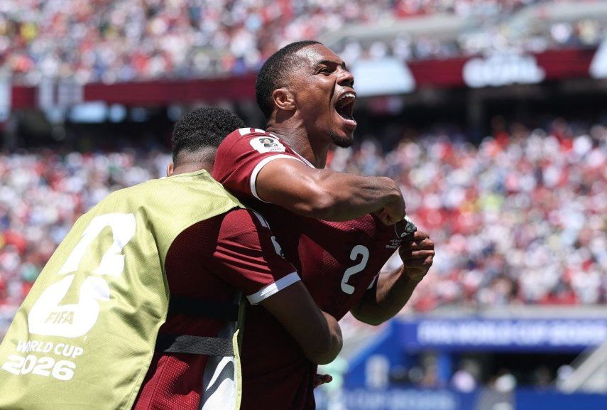 El jugador de Catar, Pedro Miguel, celebra luego de que su selección anotara el gol del empate en un partido del Mundial, el 13 de junio de 2026.