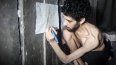 Esta captura de pantalla de un video publicado el 1 de agosto de 2025 por el grupo terrorista palestino Hamás muestra al rehén israelí Evyatar David con aspecto débil y desnutrido. David, que cumplió 24 años en cautiverio, fue secuestrado durante el letal ataque de Hamás contra Israel el 7 de octubre de 2023.