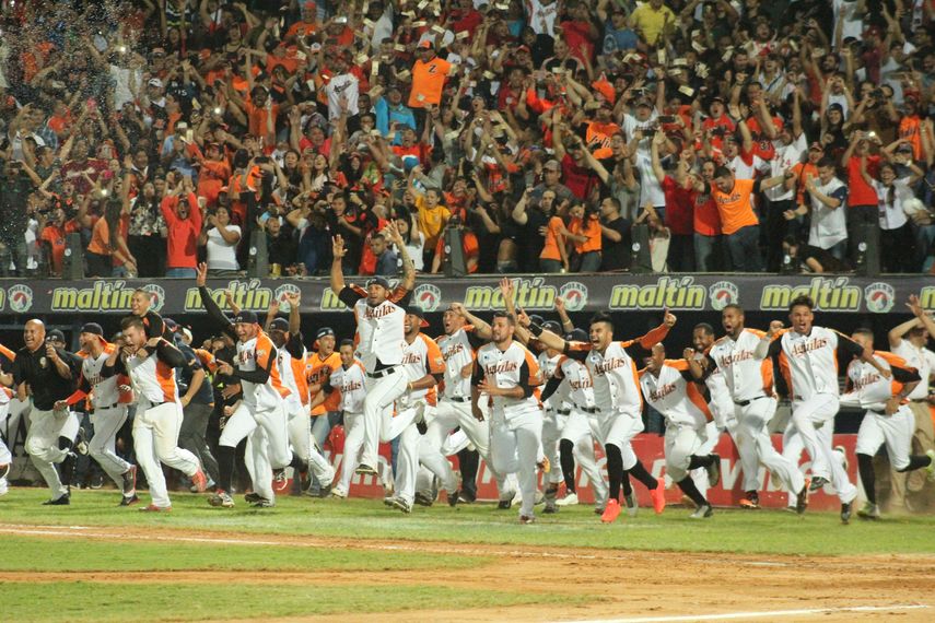 Las Águilas necesitaron 5 juegos para titularse en la final.