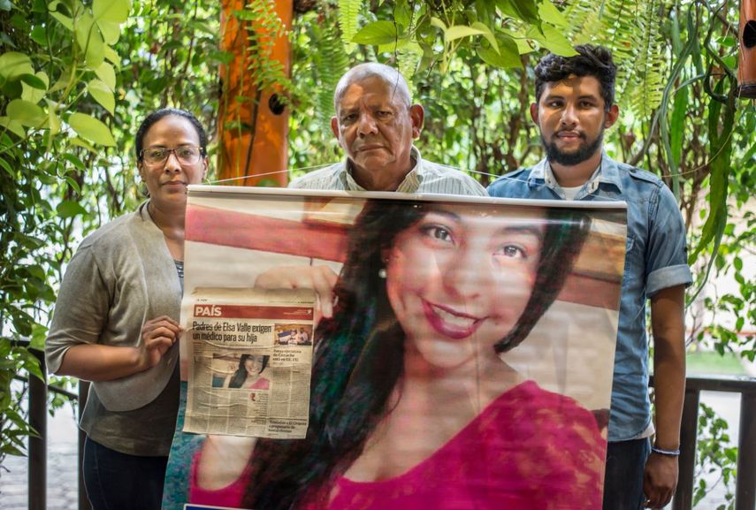 familiares de la líder estudiantil Elsa Valle