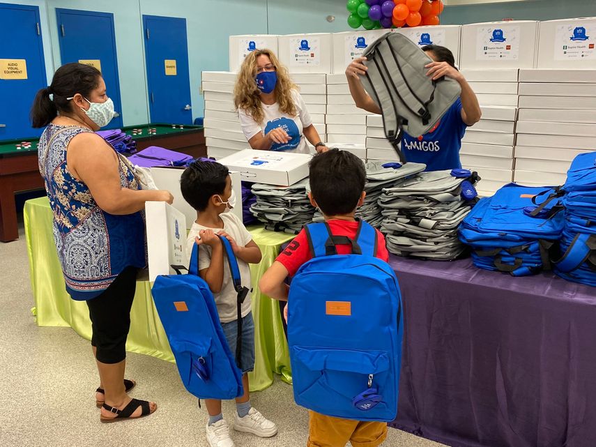 Amigos For Kids entrega mochilas y útiles escolares el sábado 7 de agosto en Miami.