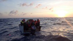 La Guardia Costera repatria a 59 migrantes a República Dominicana, luego de dos interdicciones de embarcaciones separadas en el Pasaje de la MonaEl guardacostas Confidence intercepta un viaje de migrantes en el Pasaje de Mona el 28 de agosto de 2023.  