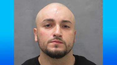 El oficial Donovan William Rojas.