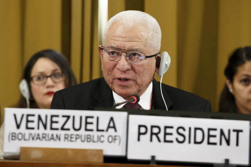 El representante de&nbsp;Venezuela, Jorge Valero, Presidente de la Conferencia de Desarme, interviene durante la Conferencia de Desarme en la sede europea de las Naciones Unidas (UNOG) en Ginebra, Suiza.