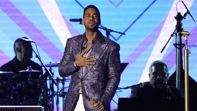 Romeo Santos interpreta Invéntame en la gala en honor a la Persona del Año de la Academia Latina de la Grabación para Marco Antonio Solís en la Arena Mandalay Bay Michelob Ultra el miércoles 16 de noviembre de 2022, en Las Vegas.&nbsp;