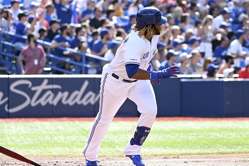 El dominicano Vladimir Guerrero Jr., de los Azulejos de Toronto, corre tras conectar un jonrón el sábado 29 de junio de 2019&nbsp;
