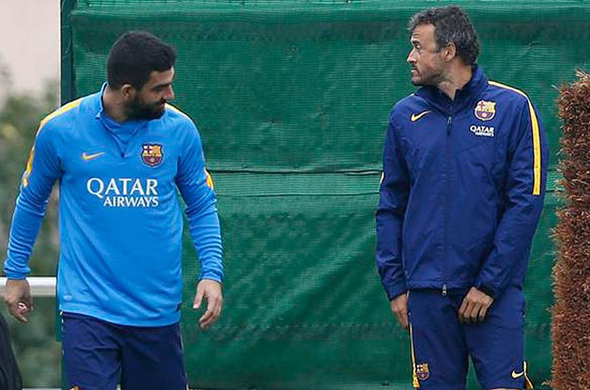 Turan se estrena con el primer equipo pero no puede jugar en ninguna competición hasta enero. (EFE)