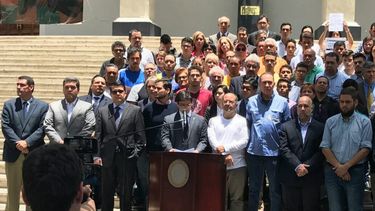 El primer vicepresidente del Parlamento, Freddy Guevara, desde el Palacio Federal Legislativo, anunció que la Cámara iniciará el proceso de destitución de los juristas del máximo tribunal el próximo martes.