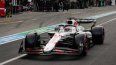 El holandés Max Verstappen, de Red Bull, abandona la zona de pits durante la sesión de calificación para el Gran Premio de Japón, el 5 de abril de 2025.
