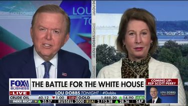 Sidney Powell, exfiscal federal dijo al periodista Lou Dobbs de Fox News que tiene evidencias de un complot a gran escala para robarle las elecciones a Donald Trump.