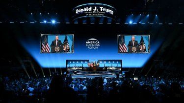 El presidente Donald Trump habla en el Foro Empresarial Estadounidense en el Kaseya Center en Miami el 5 de noviembre de 2025.