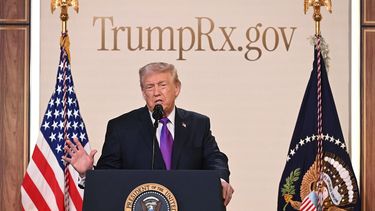 El presidente de los Estados Unidos, Donald Trump, habla para presentar el nuevo sitio web TrumpRx en el Auditorio South Court de la Casa Blanca en Washington, DC, el 5 de febrero de 2026.&nbsp;