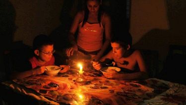 El régimen cubano se muestra incapaz de resolver el problema de los apagones y no pudo dar una fecha para el restablecimiento del sistema eléctrico&nbsp;