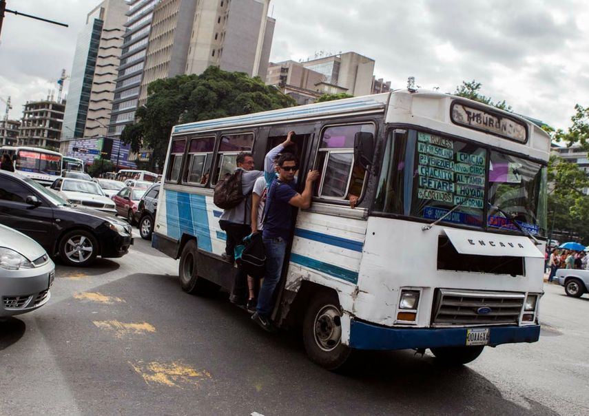 Los transportistas plantean entre sus propuestas un incremento del pasaje de Bs. 45 a Bs. 80 a partir de octubre y otro de Bs. 100 a principios del mes de diciembre.
